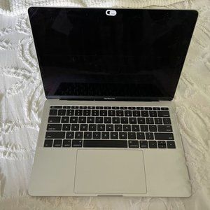 MacBook Pro (13-inch, 2016, Two Thunderbolt 3 ports)